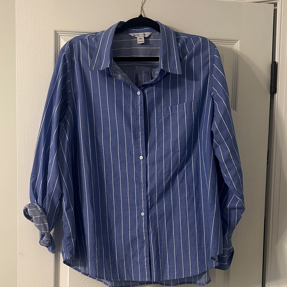 Old Navy Women's Blue and White Striped Button-Down Shirt